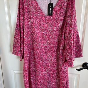 Floral dress with V-neck and 3/4 sleeves with 3 tiers, Size XXL.